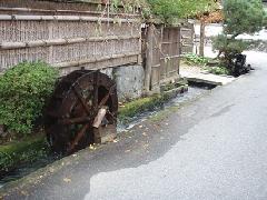 水路に水車