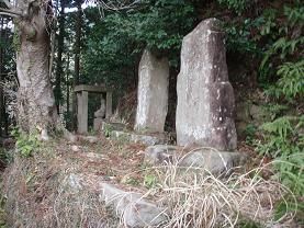 御日侍供養塔