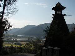 八幡神社木製灯台