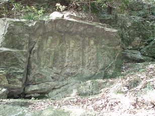 滝坂三体地蔵菩薩磨崖仏