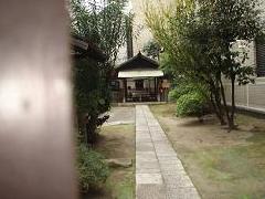 坐摩神社