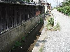 長沢城の内堀跡