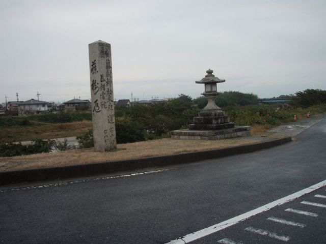 鴨川橋の右手