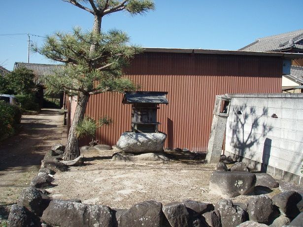 松の木と山の神